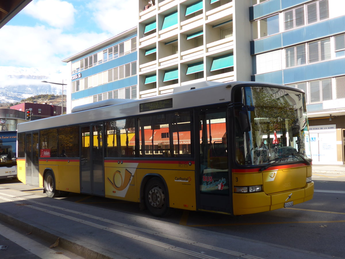 (176'608) - PostAuto Wallis - Nr. 3/VS 414'345 - Volvo/Hess (ex PostAuto Bern Nr. 612; ex P 25'678) am 12. November 2016 beim Bahnhof Sion