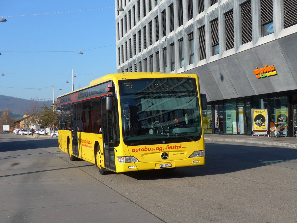 (176'881) - AAGL Liestal - Nr. 72/BL 7854 - Mercedes am 5. Dezember 2016 beim Bahnhof Liestal