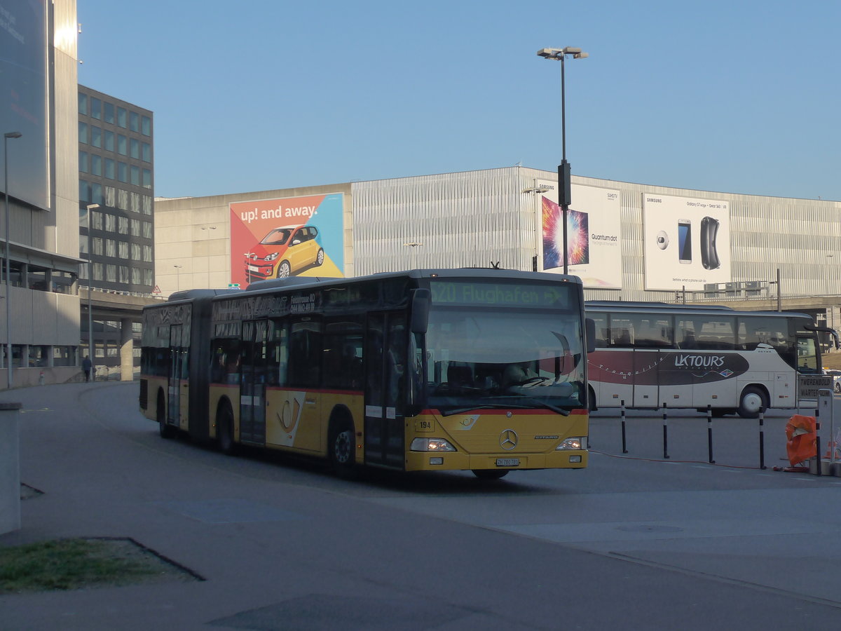 (176'965) - PostAuto Z�rich - Nr. 194/ZH 780'781 - Mercedes (ex Nr. 27) am 6. Dezember 2016 in Z�rich, Flughafen