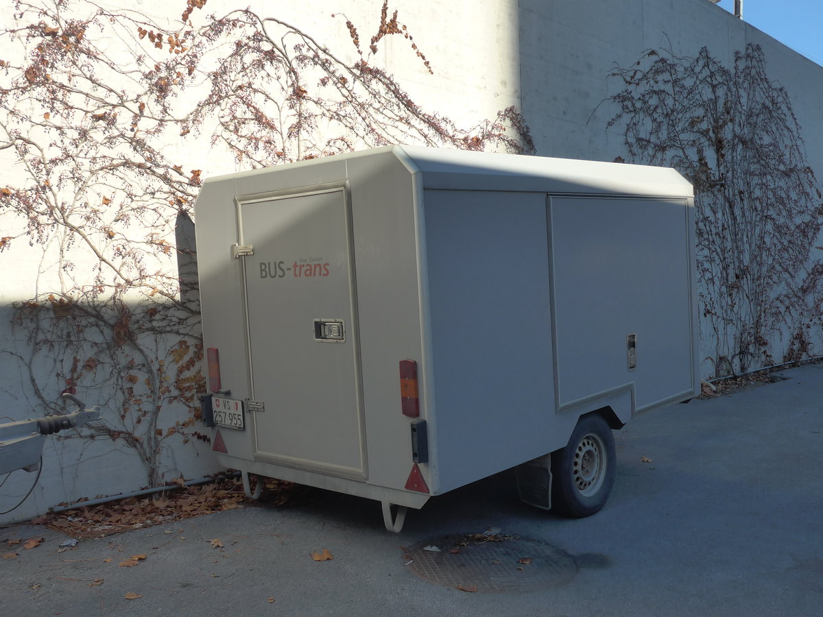 (177'035) - BUS-trans, Visp - VS 257'955 - Car-Tech Gep�ckanh�nger am 8. Dezember 2016 beim Bahnhof Visp