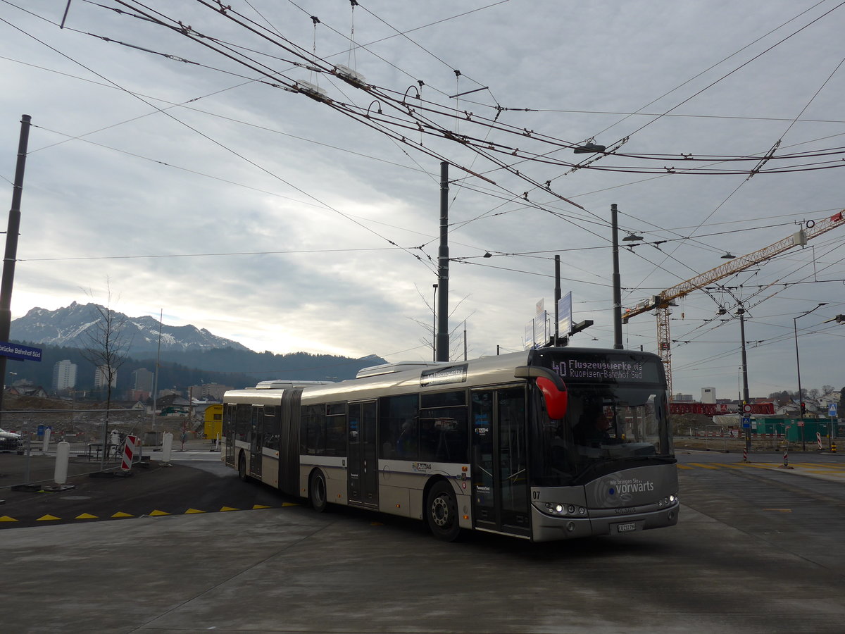 (177'177) - AAGR Rothenburg - Nr. 7/LU 212'796 - Solaris am 11. Dezember 2016 beim Bahnhof Emmenbr�cke S�d
