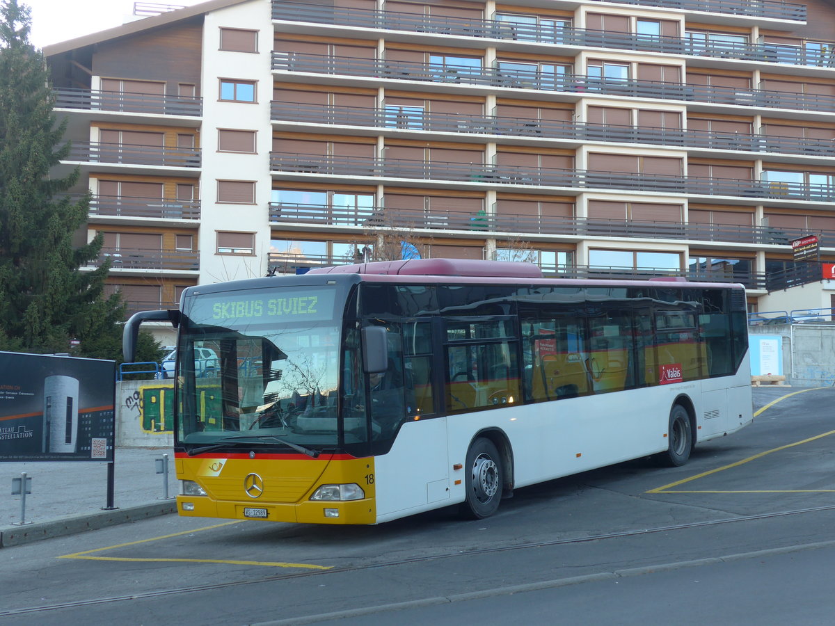 (177'238) - Lathion, Sion - Nr. 18/VS 12'989 - Mercedes (ex PostAuto Wallis Nr. 70; ex Lathion, Sion Nr. 70) am 18. Dezember 2016 in Haute-Nendaz, T�l�cabine