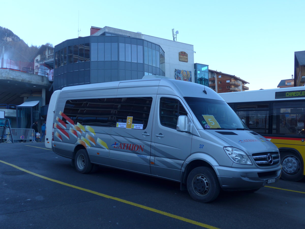 (177'259) - Lathion, Sion - Nr. 37/VS 26'221 - Mercedes am 18. Dezember 2016 in Haute-Nendaz, T�l�cabine