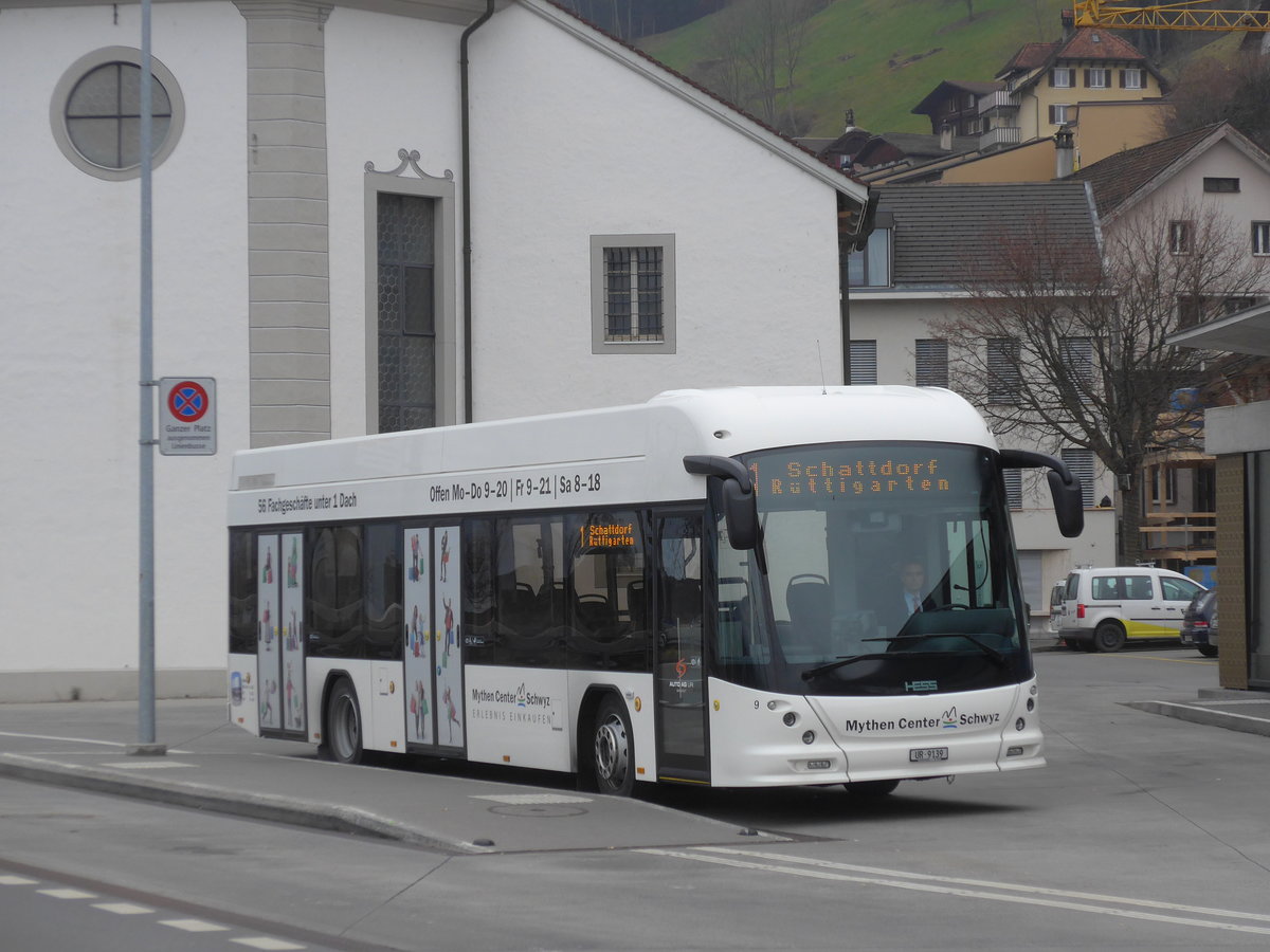 (177'483) - AAGU Altdorf - Nr. 9/UR 9139 - Hess am 30. Dezember 2016 in Flelen, Hauptplatz