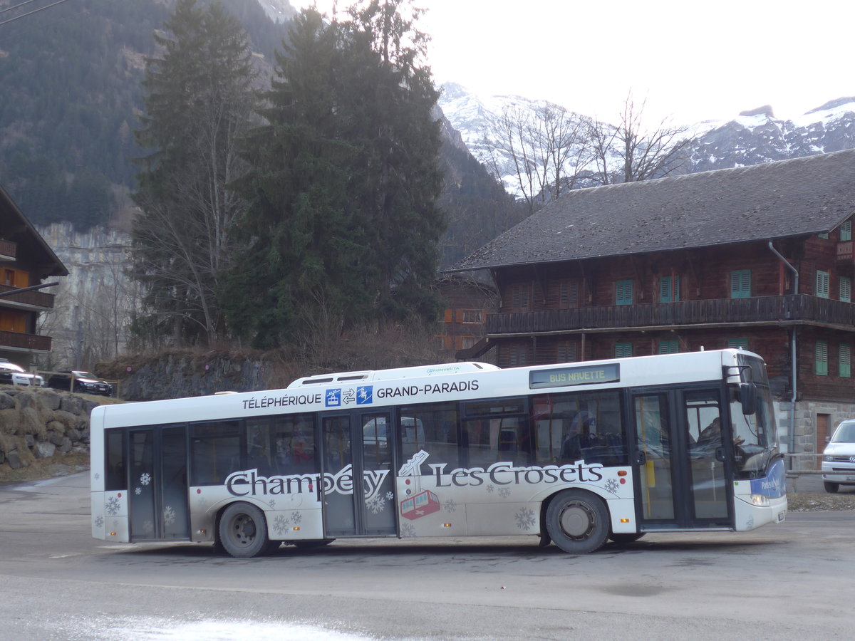(177'565) - TPC Aigle - Nr. 16/VS 353'284 - Solaris (ex ATE Bus, Effretikon Nr. 45) am 2. Januar 2017 beim Bahnhof Champ�ry