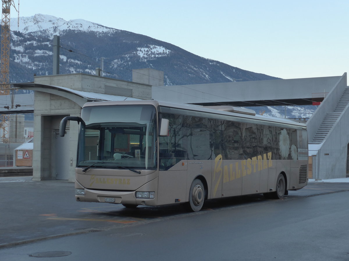 (178'068) - Ballestraz, Grne - VS 22'948 - Irisbus am 21. Januar 2017 beim Bahnhof Sierre