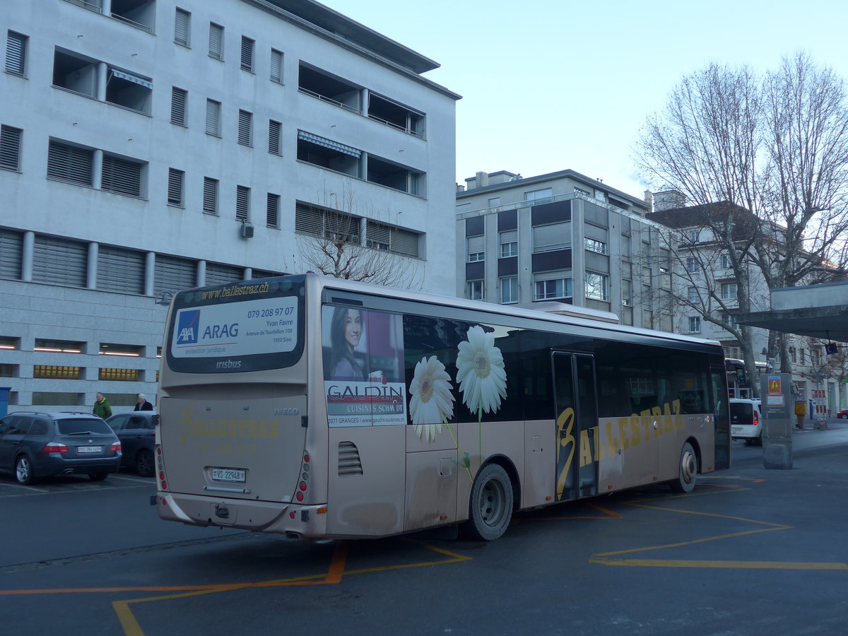 (178'081) - Ballestraz, Grne - VS 22'948 - Irisbus am 21. Januar 2017 beim Bahnhof Sierre