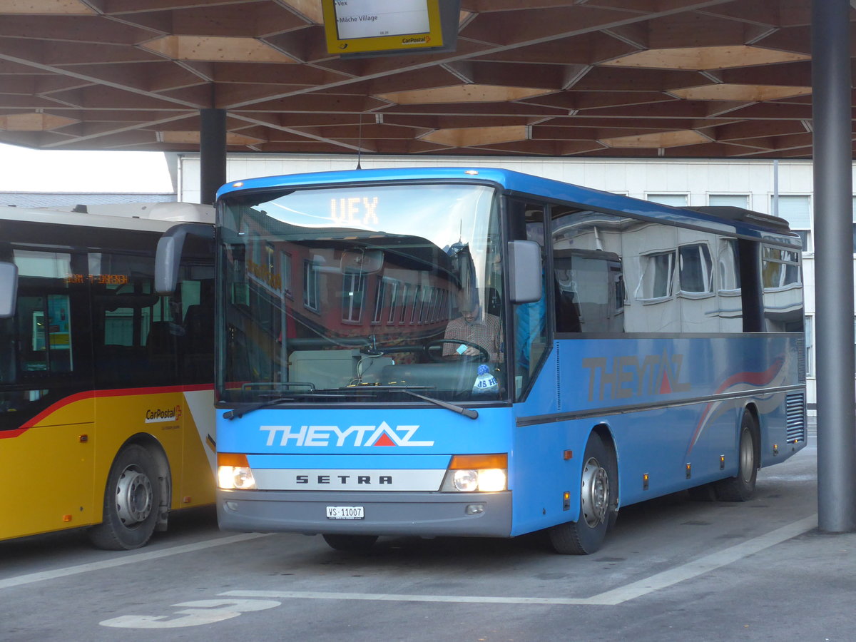 (178'170) - Theytaz, Sion - VS 11'007 - Setra am 28. Januar 2017 beim Bahnhof Sion