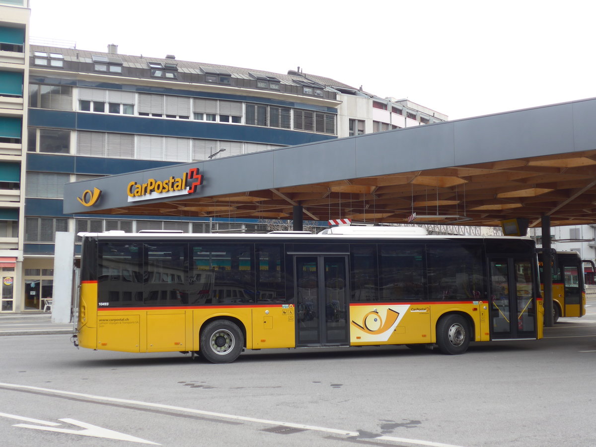 (178'943) - Lathion, Sion - Nr. 15/VS 202'870 - Volvo am 12. M�rz 2017 beim Bahnhof Sion