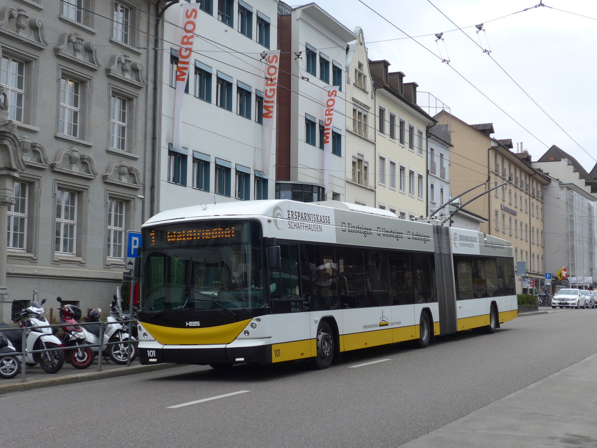 (179'029) - VBSH Schaffhausen - Nr. 101 - Hess/Hess Gelenktrolleybus am 20. M�rz 2017 beim Bahnhof Schaffhausen