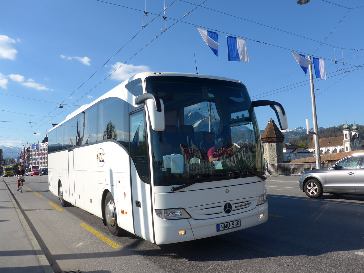 (179'396) - Aus Ungarn: HCC, Budapest - NMU-936 - Mercedes am 10. April 2017 in Luzern, Bahnhofbrcke