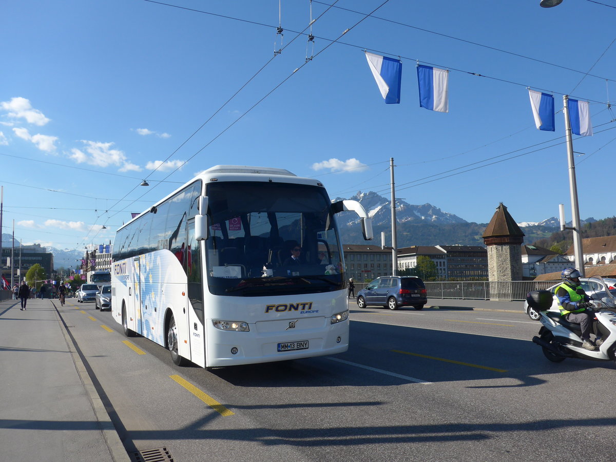 (179'415) - Aus Rumnien: Fonti, Baia Mare - MM 13 BNY - Volvo am 10. April 2017 in Luzern, Bahnhofbrcke
