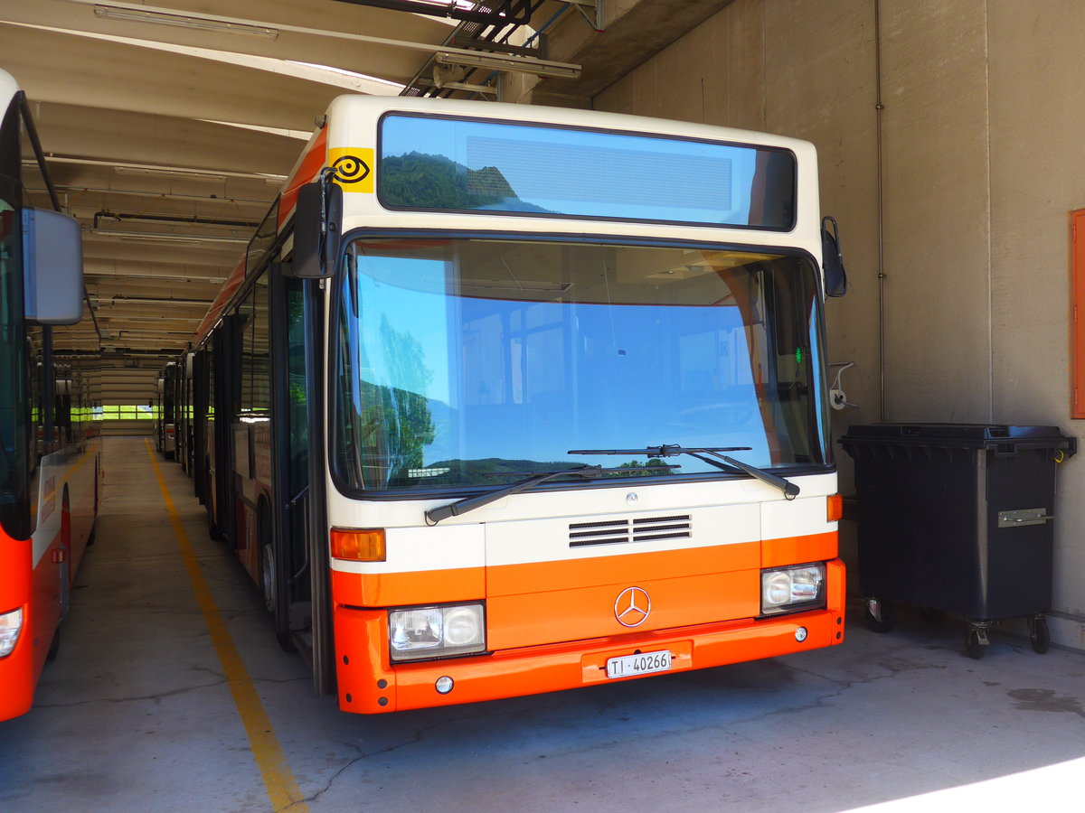 (180'062) - AMSA Chiasso - Nr. 6/TI 40'266 - Mercedes (ex Vorfhrfahrzeug) am 13. Mai 2017 in Balerna, Rimessa