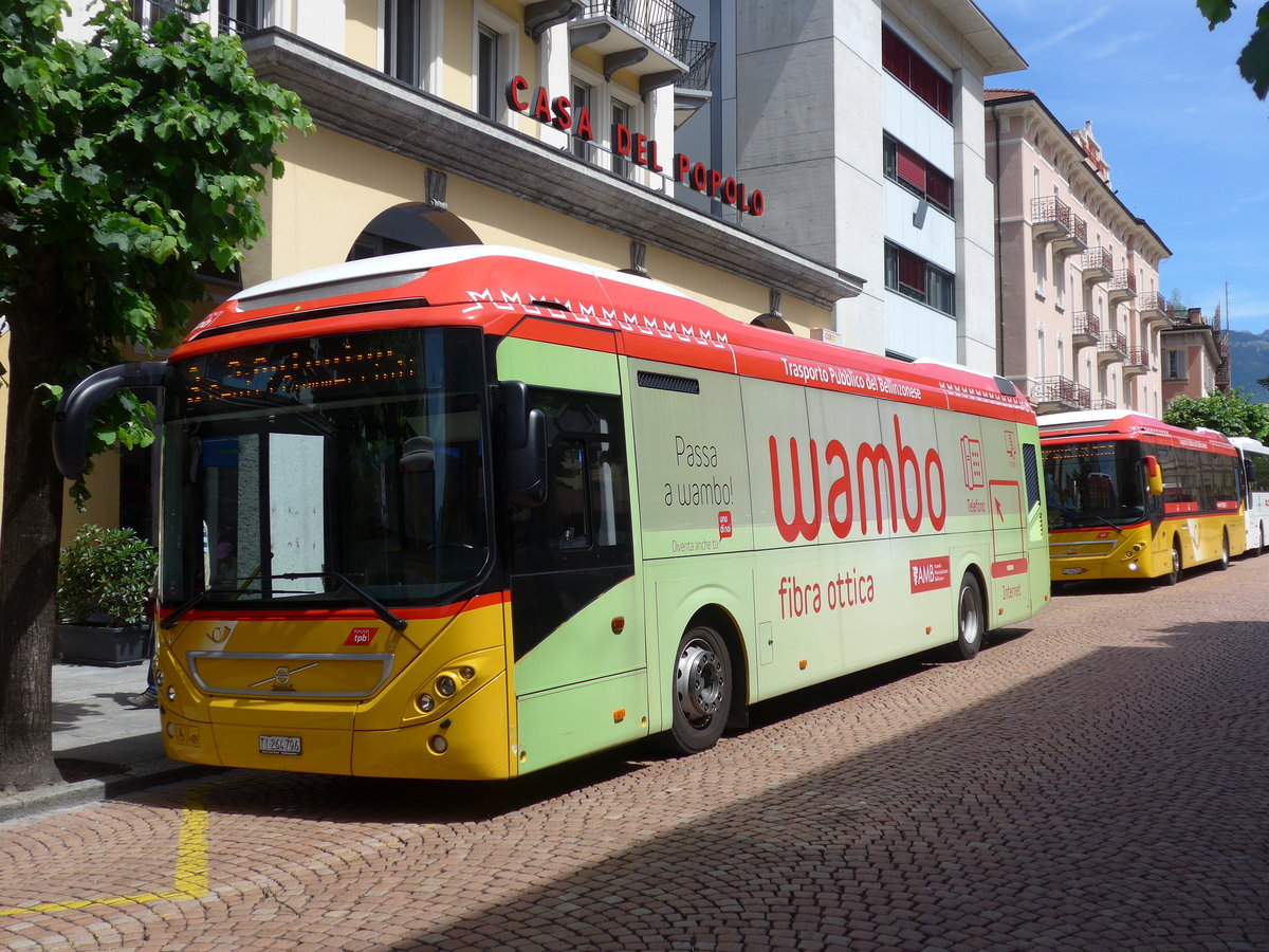 (180'528) - AutoPostale Ticino - TI 264'796 - Volvo am 23. Mai 2017 beim Bahnhof Bellinzona