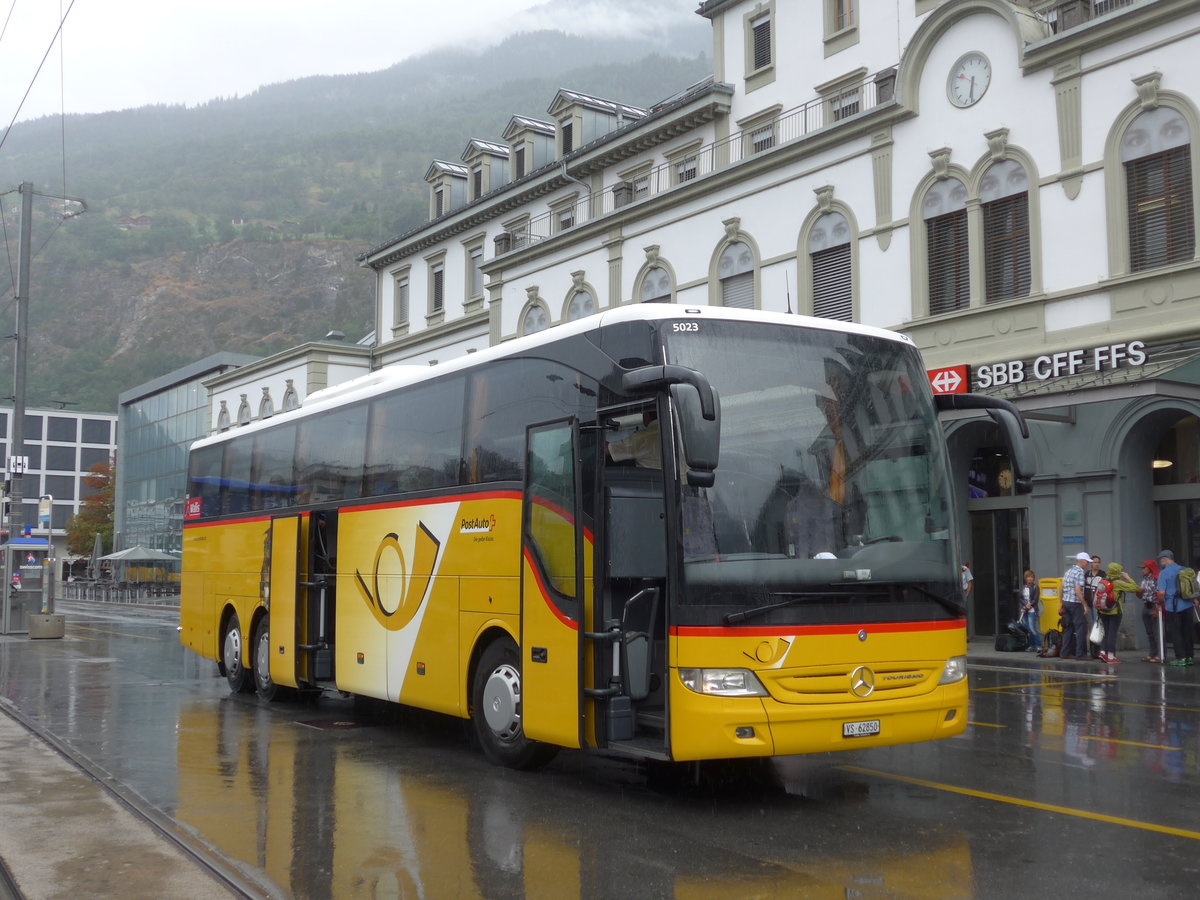 (181'892) - PostAuto Wallis - VS 62'850 - Mercedes am 9. Juli 2017 beim Bahnhof Brig