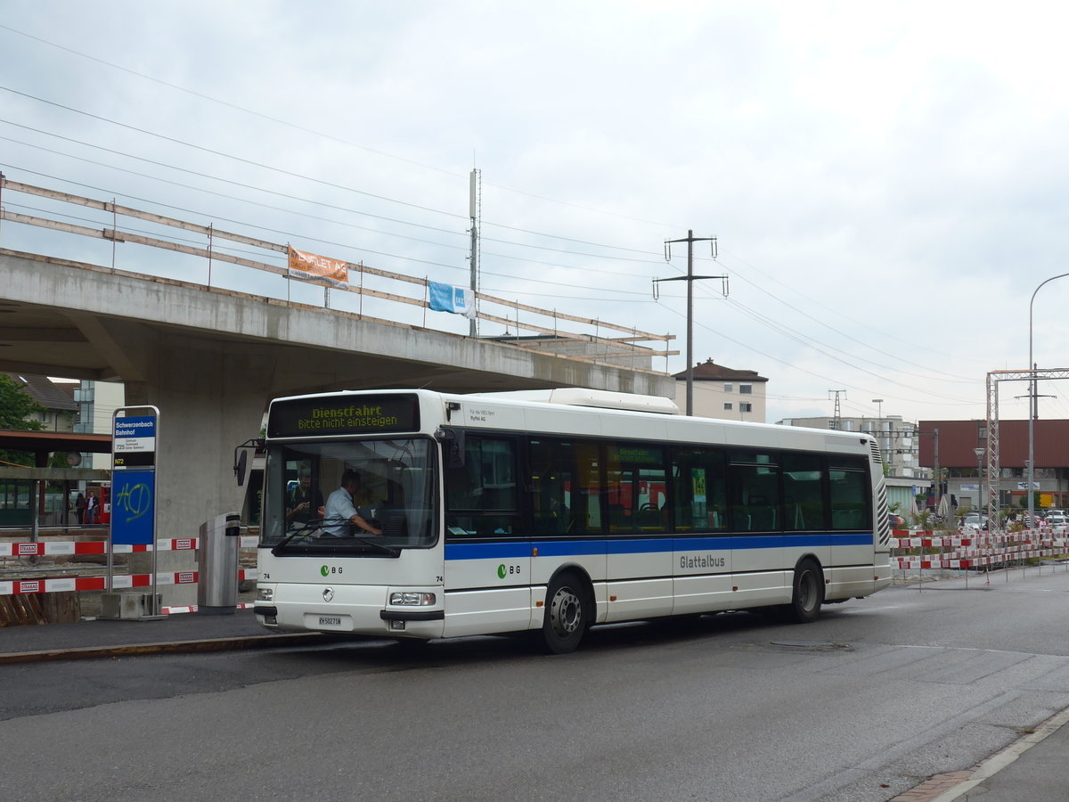 (181'917) - Ryffel, Volketswil - Nr. 74/ZH 502'718 - Irisbus am 10. Juli 2017 beim Bahnhof Schwerzenbach