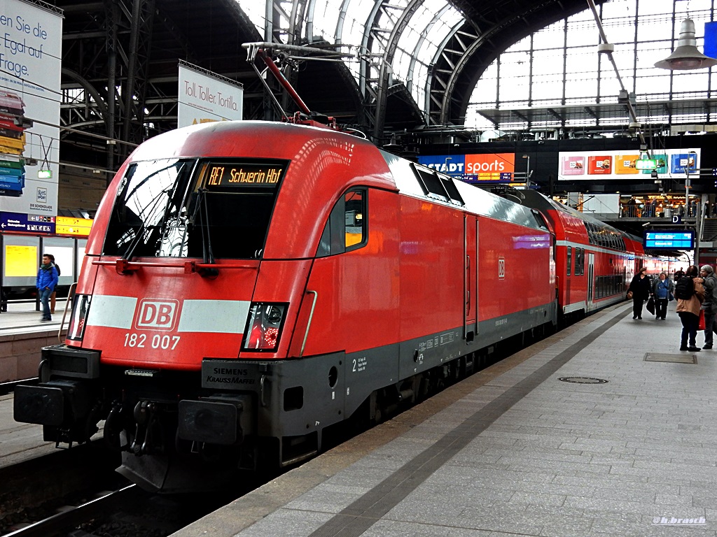 182 007 stand mit den RE1 nach schwerin,in hamburg-hbf,21.03.16
