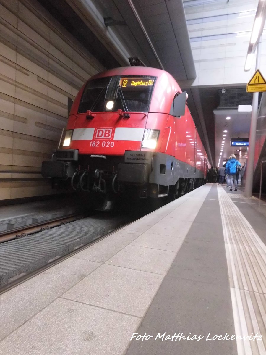 182 020 als S2 mit ziel Magdeburg Hbf im Bahnhof Leipzig Hbf (Tief) am 23.3.16