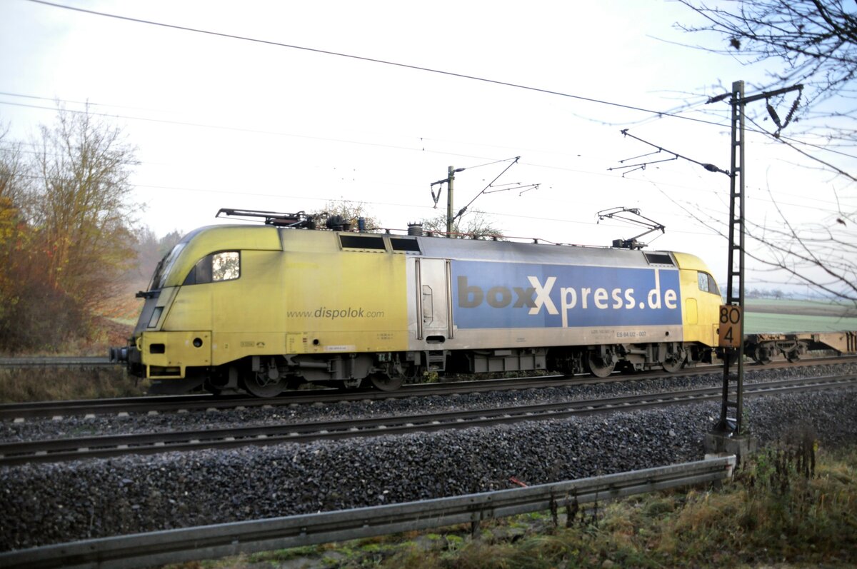182 507-4 ES 64 U2 - 007 mit einem Containerzug in Neu-Ulm Pfuhl am 21.11.2009.