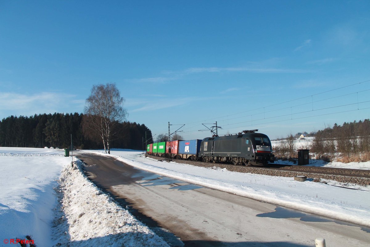 182 527 zieht einen Containerzug bei Sinsgrün. 19.01.17