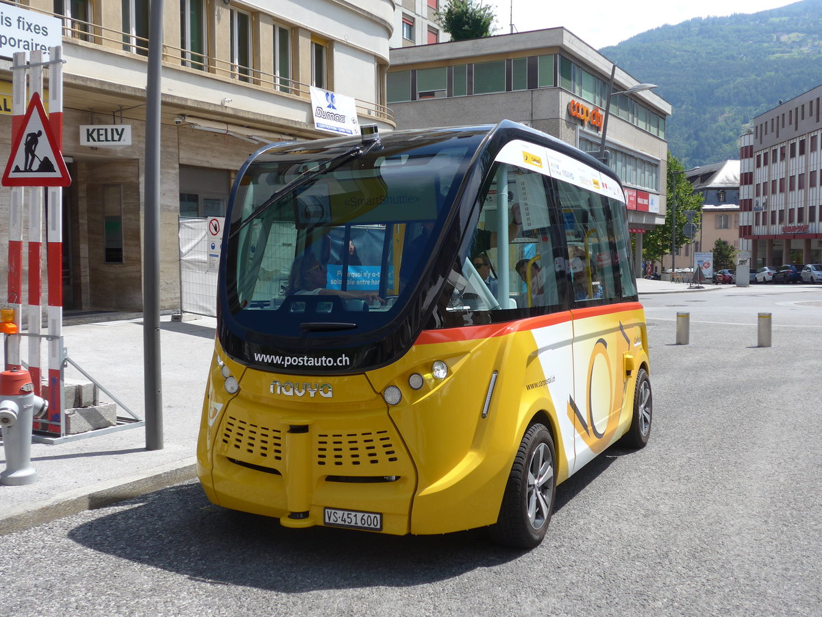 (182'207) - PostAuto Wallis - VS 451'600 - Navya am 23. Juli 2017 in Sion, Place du Midi