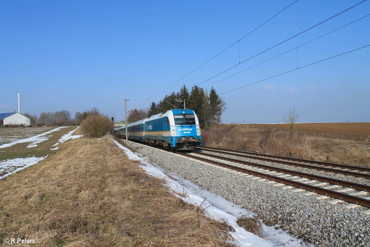 183 002 mit dem ALX 111 Hof - München bei Altegolsheim. 11.02.17