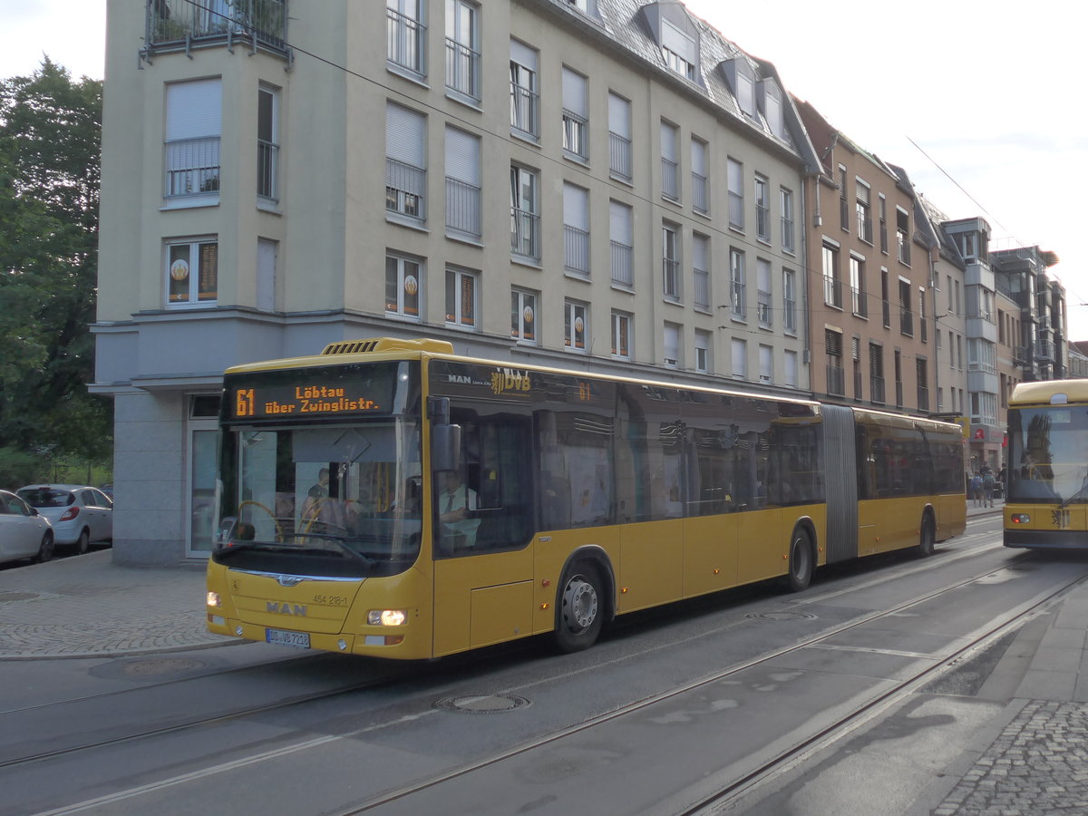 (183'131) - DVB Dresden - Nr. 454'218/DD-VB 7218 - MAN am 9. August 2017 in Dresden, Schillerplatz