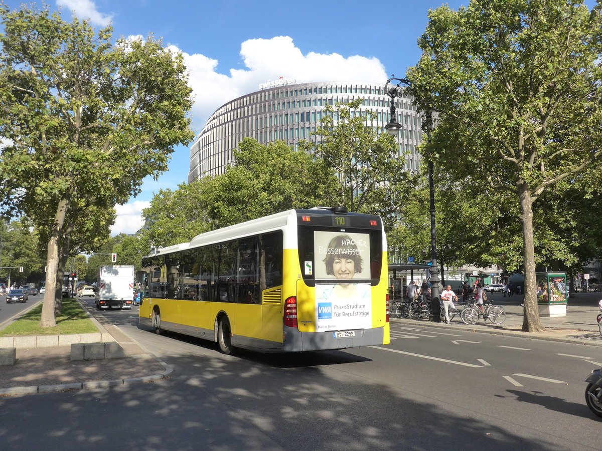 (183'233) - BVG Berlin - Nr. 2258/B-V 2258 - Mercedes am 9. August 2017 in Berlin, Kurfrstendamm