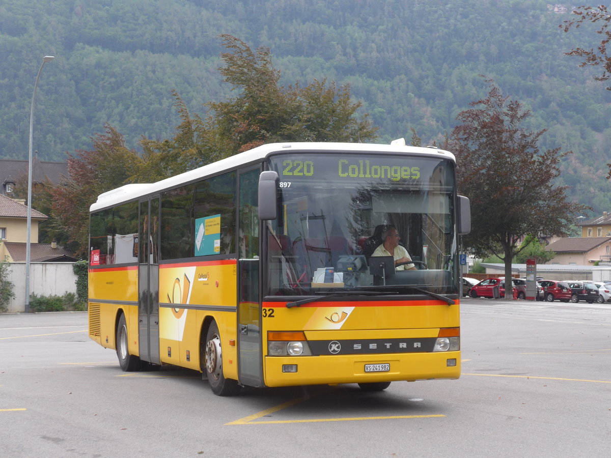 (184'028) - PostAuto Wallis - Nr. 32/VS 241'982 - Setra (ex Buchard, Leytron; ex PostAuto Wallis; ex Zimmermann, Visperterminen) am 24. August 2017 beim Bahnhof Martigny