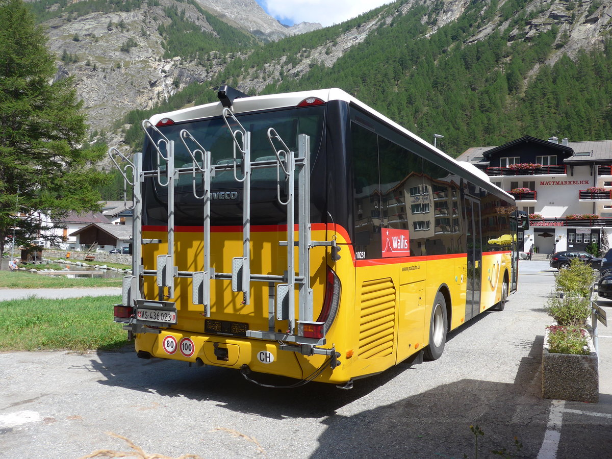 (184'228) - PostAuto Wallis - VS 436'023 - Iveco am 25. August 2017 in Saas-Almagell, Parkplatz