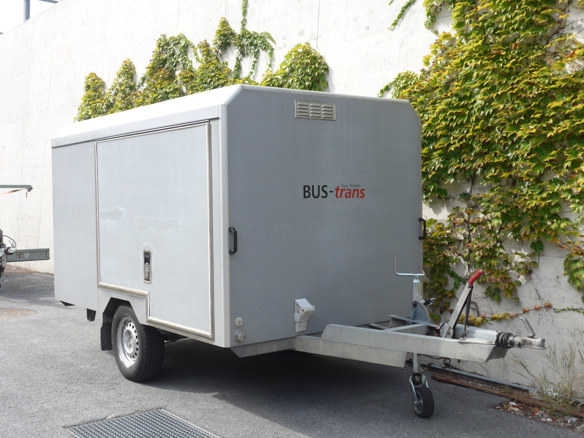 (184'250) - BUS-trans, Visp - VS 257'955 - Car-Tech Gep�ckanh�nger am 25. August 2017 beim Bahnhof Visp