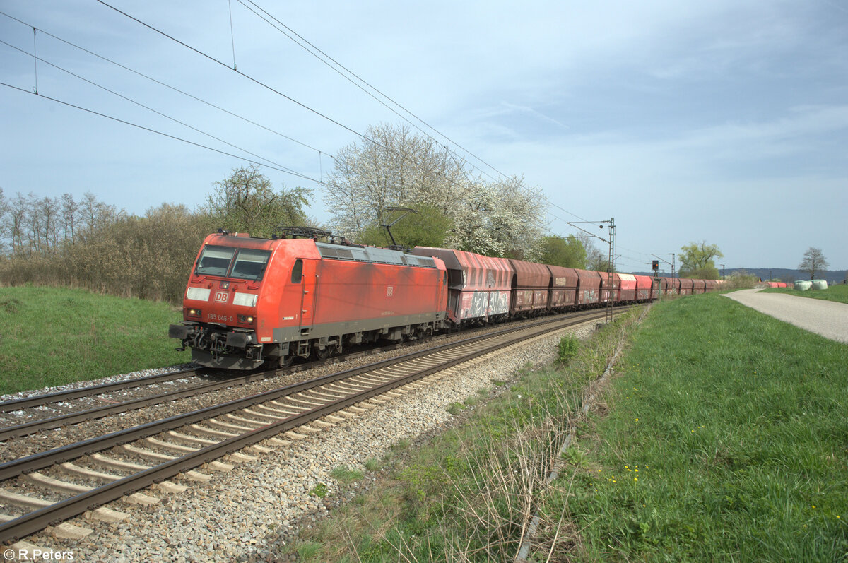 185 046-0 mit ein Erzbomber bei Pölling. 07.04.24