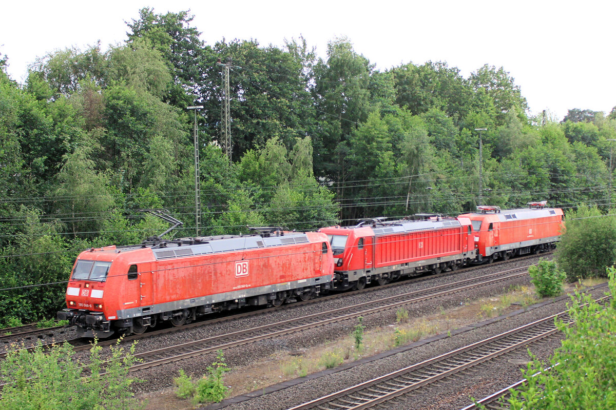 185 048-6 mit 187 210-0 u. 152 146-7 am Haken, durchf�hrt am 22.07.2026 den Tostedter Bahnhof.
