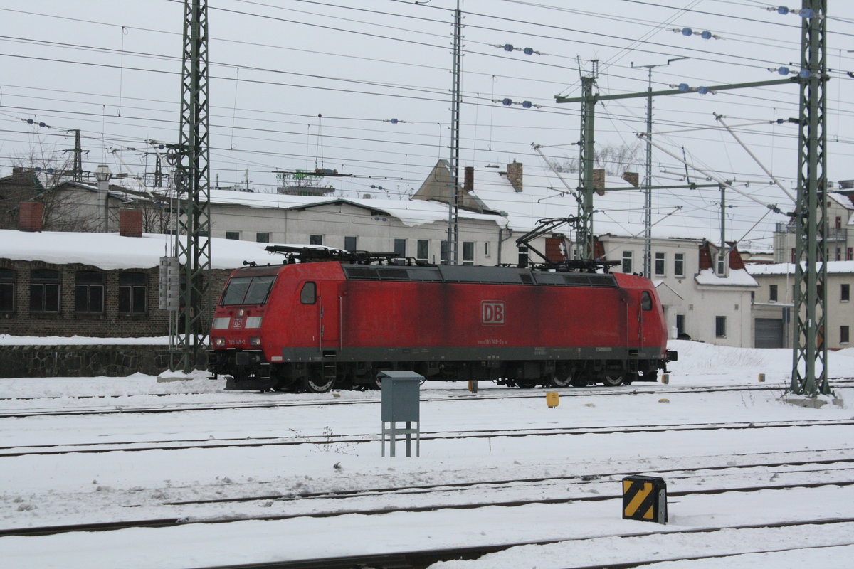 185 149 bei der Einfahrt in den G�terbahnhof Halle/Saale am 15.2.21