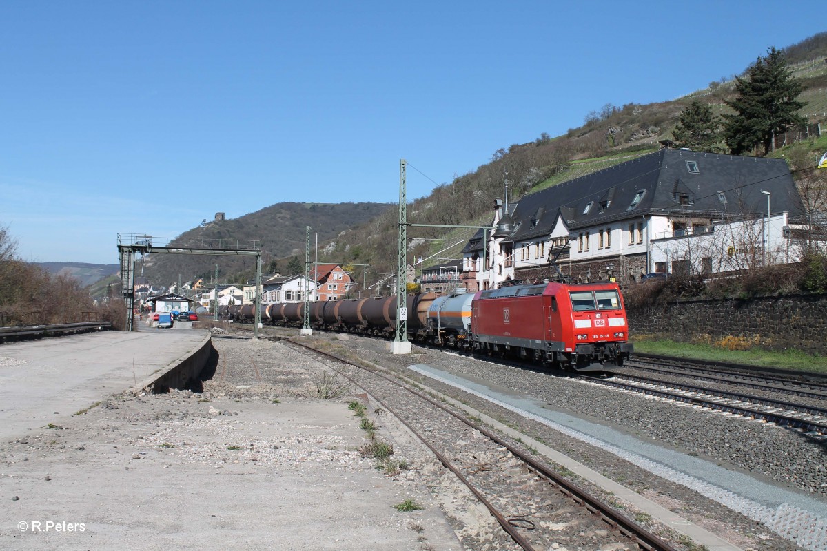 185 151-8 mit einem Kesselzug in Lorch am Rhein. 20.03.14