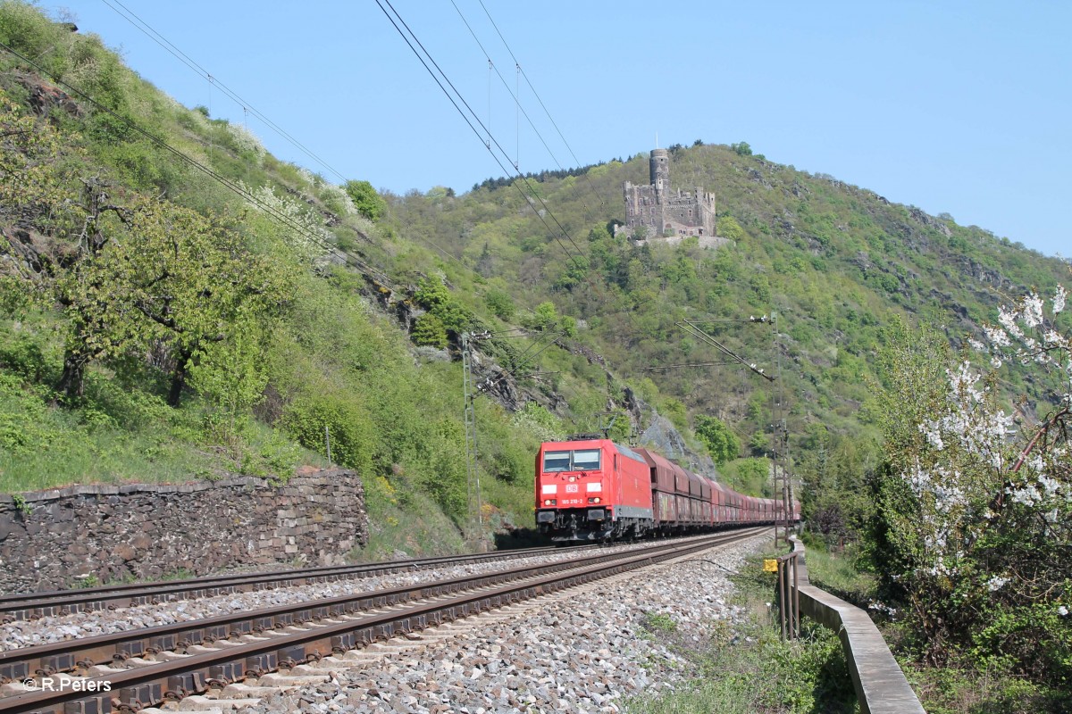 185 210-2 mit einem Kohlezug bei Wellmich. 22.04.15