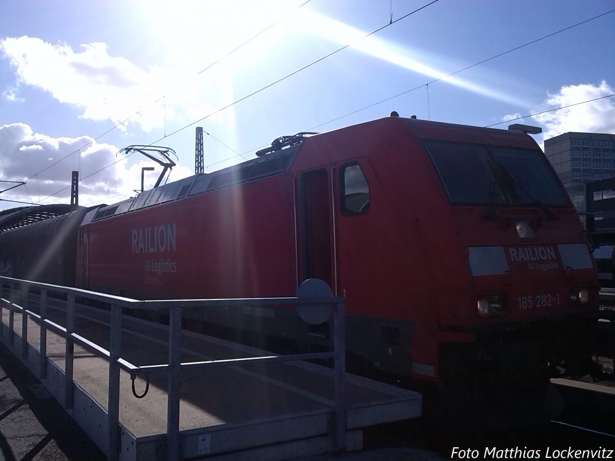 185 282-1 beim Halt im Bahnhof Halle Saale Hbf am 14.2.14