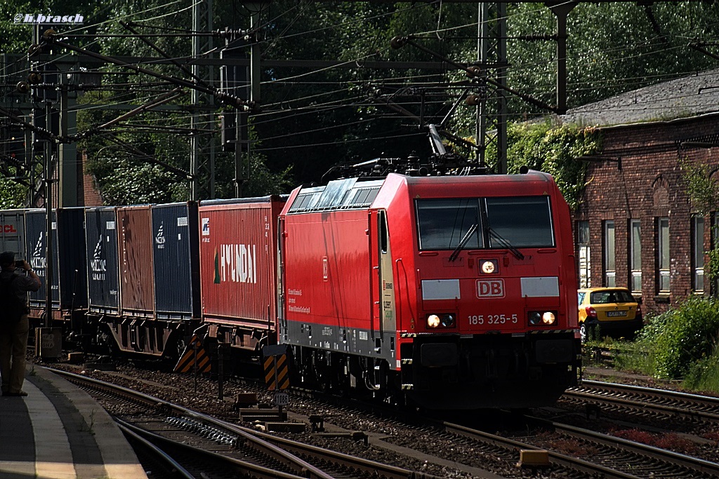 185 325-5 der GREEN CARGO,ist mit einen kastenzug durch hh-harburg gefahren,datum 17.07.14