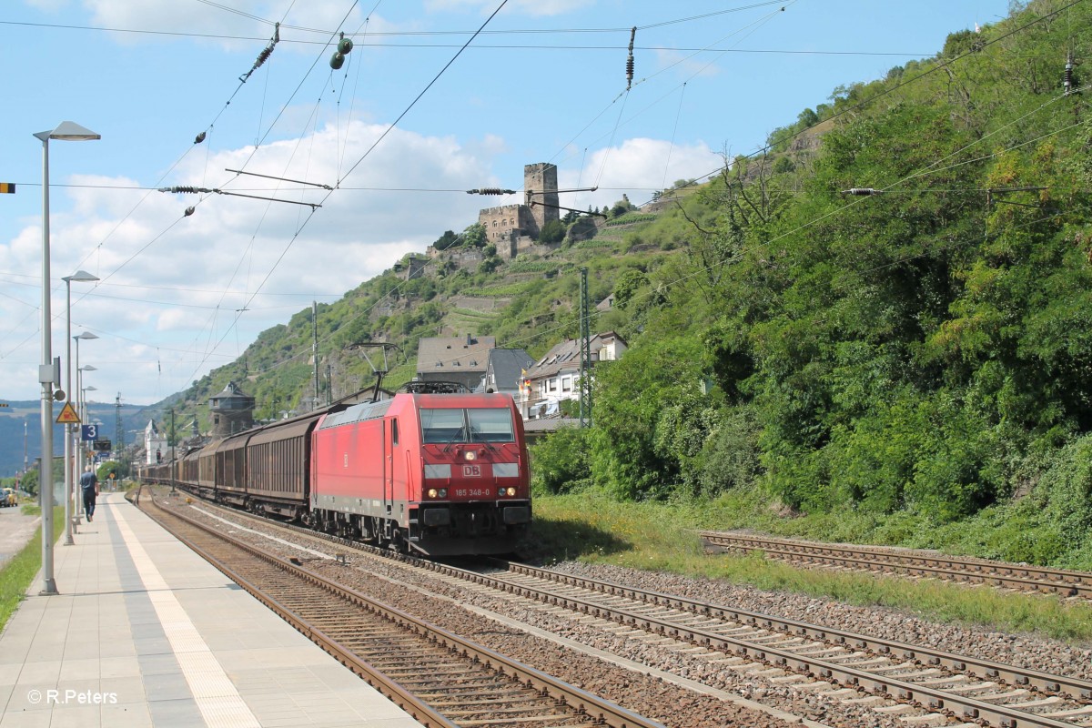 185 348-0 mit einem gemischten Güterzug in Kaub. 15.07.14