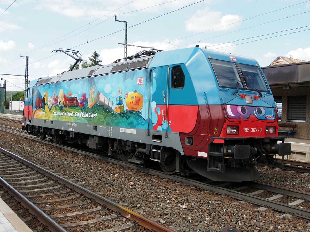 185 367-0  Günni  als Schublok wartet in Amstetten auf Freigabe nach Geislingen/Steige am 03.07.2020.