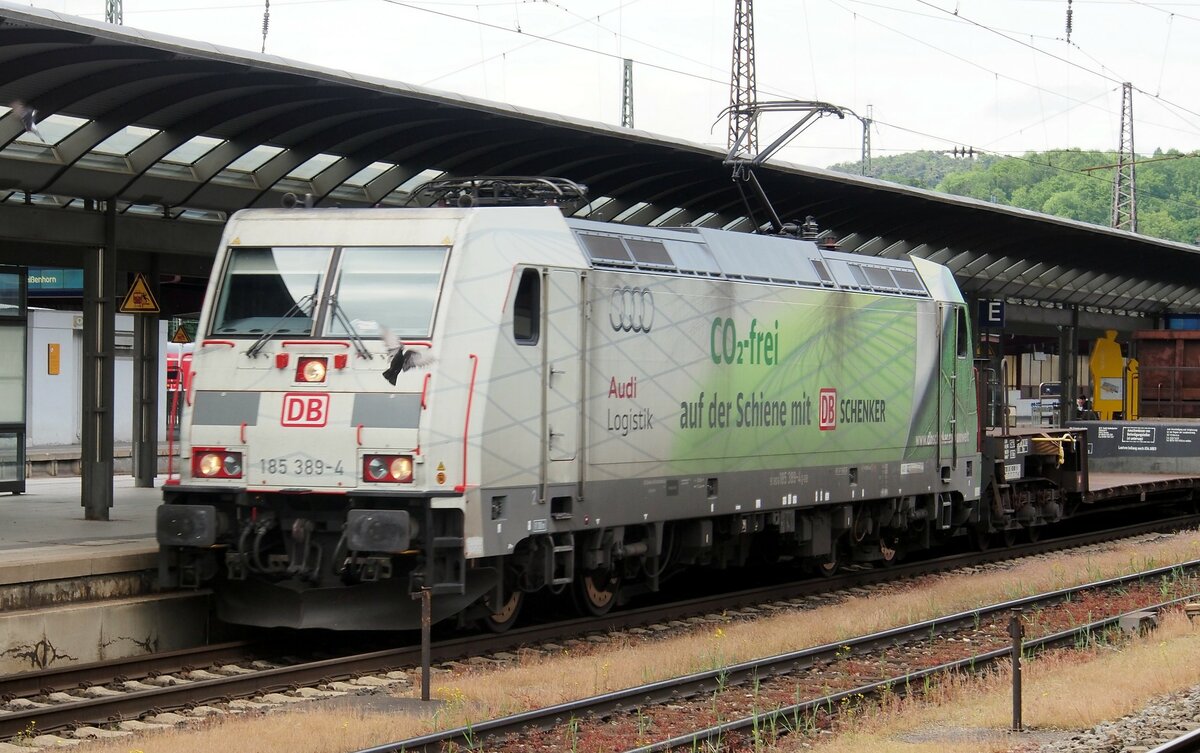 185 389-4 mit Werbung  Audi Logistik CO2-frei in DB Schenker  und davon fliegender Taube in Ulm am 30.05.2015.