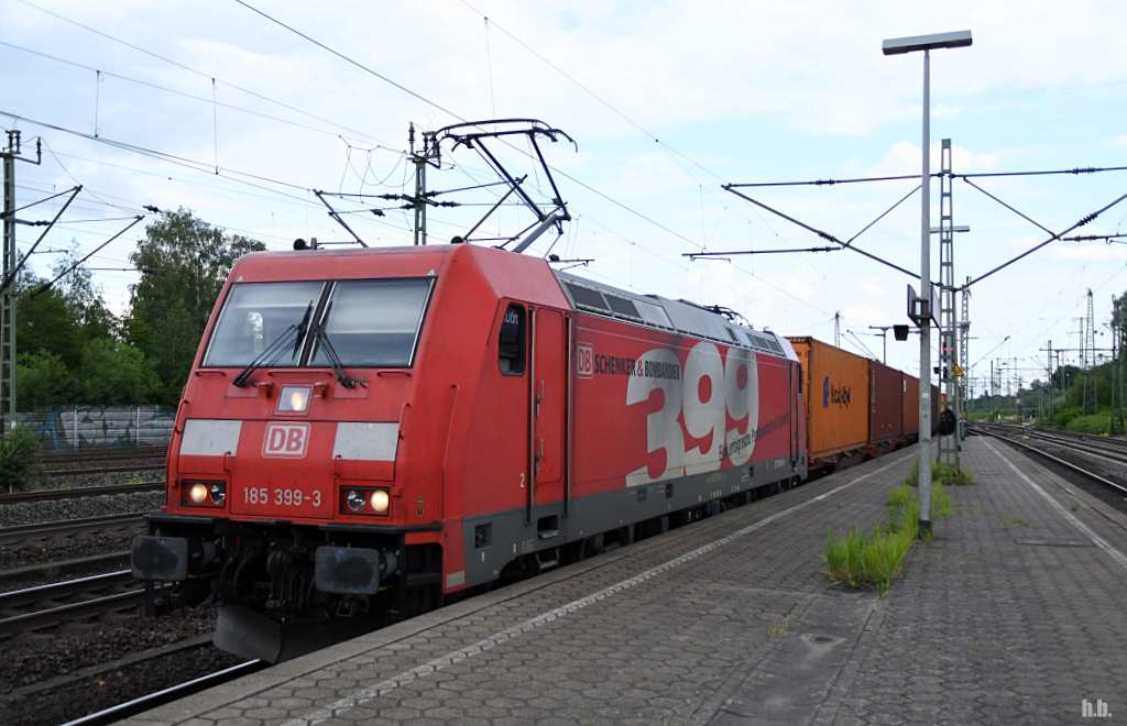 185 399-3 fuhr mit einen containerzug durch hh-harburg,17.07.20