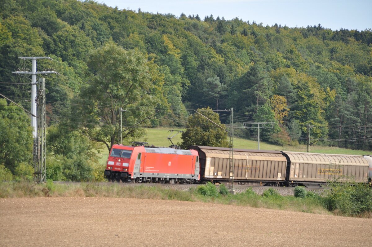 185 403-3 der DB Schenker Rail Deutschland AG und Green Cargo AB bei Amstetten am 20.09.2012. Die Lok trägt die Aufschrift: DB Schenker RailScandinavia A/S a joint venture of DB Schenker Rail Deutschland AG and Green Cargo  AB.