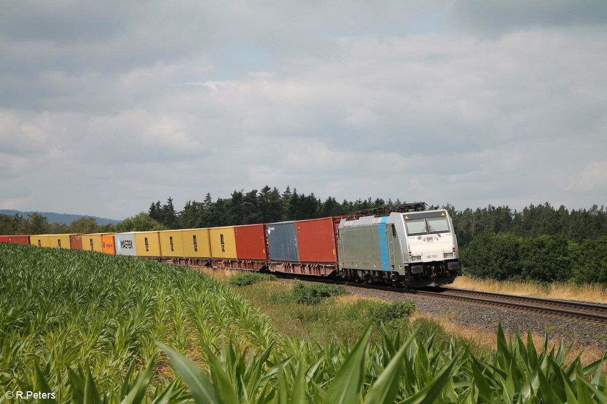 185 552 hängt am Schluss von dem Elbtal Umleiter welcher von 761 004 gezogen wird. 22.07.21