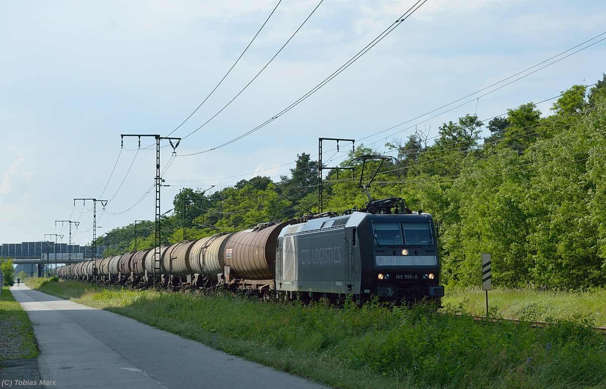 185 555 mit ihrem Gz zwischen Weiterstadt und Darmstadt am 06.06.2016
