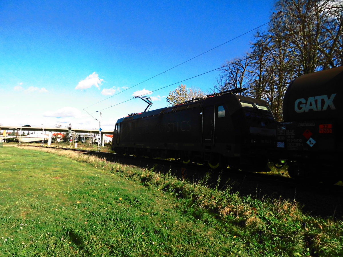 185 564 mit einen G�terzug in Delitzsch am 30.10.17