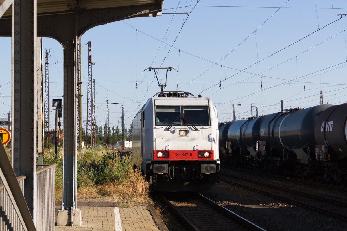 185 637 von der ITL bei der durchfahrt im Bahnhof Gro�korbetha am 28.6.19