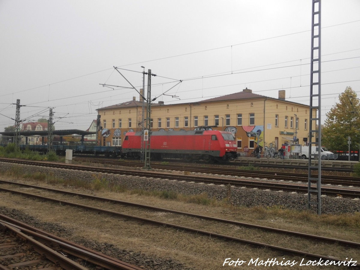 185 XXX mit einem G�terzug bei der Durchfahrt des Bahnhofs Delitzsch unt Bf am 29.10.15