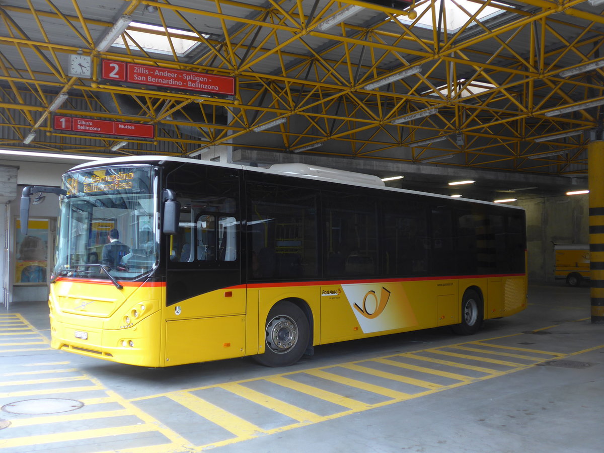 (185'054) - PostAuto Graub�nden - GR 162'976 - Volvo am 16. September 2017 in Thusis, Postautostation