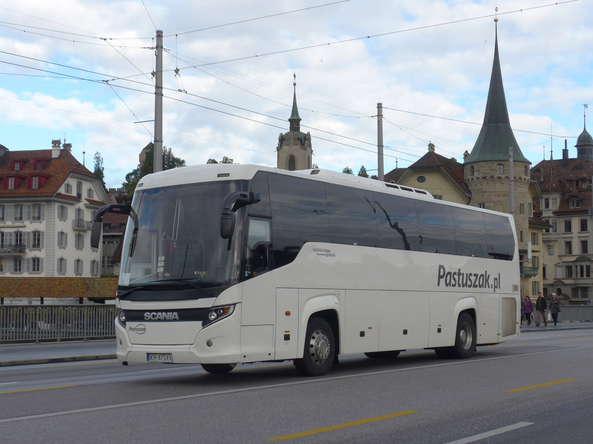 (185'112) - Aus Polen: Pastuszak, Krakw - KR 875XV - Scania/Higer am 18. September 2017 in Luzern, Bahnhofbrcke